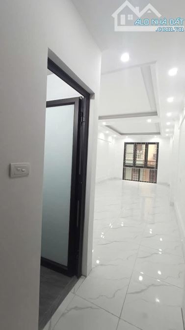 BÁN NHÀ ĐẸP KIM GIANG- THANH TRÌ - 44m² – 7 TẦNG THANG MÁY –12.5 TỶ Ô TÔ ĐỖ CỬA - 4