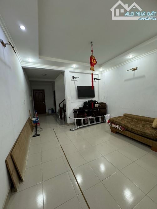 HOT, BÁN GẤP NHÀ CAO XUÂN DỤC [P12, Q8] DT: 83M2(4.3 X19) 4T, 6PN, 5WC CHỈ 7.3 TỶ - 4