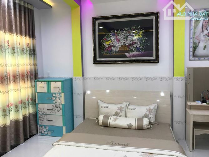 Quận 8, ,lưu hữu phước, 2 tầng ,4mx11m ,hẻm ba gác ,chỉ 3t95 - 4