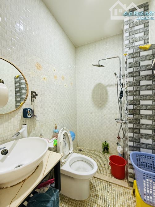 QUẬN 6 – HẺM XE HƠI -  PHAN VĂN KHỎE – 5 TẦNG – 5PN - 6WC - CHỈ NHỈNH 8 TỶ - 4