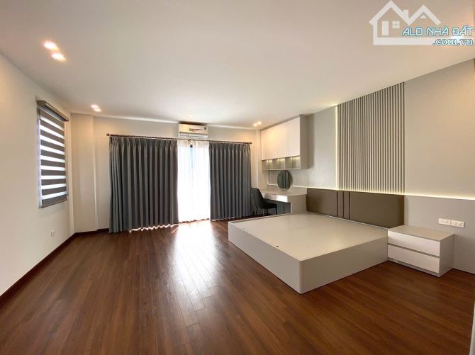 PHỐ CHÍNH VIỆT HƯNG - 6 TẦNG THANG MÁY - FULL NỘI THẤT SANG TRỌNG - Ô TÔ NGỦ TRONG NHÀ - 4