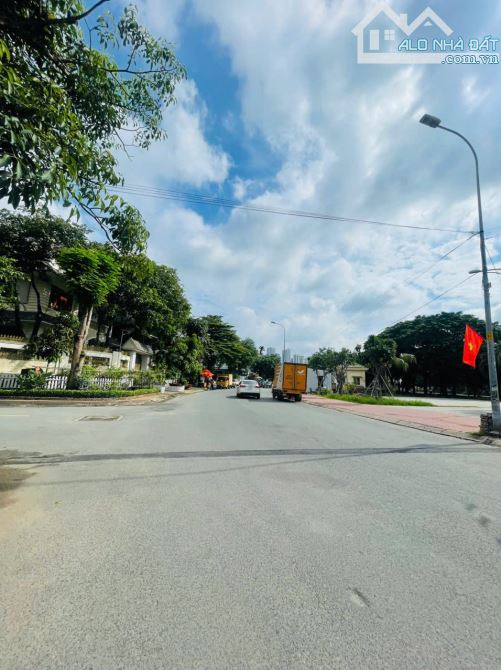 Hàng hot thị trường ! Mặt tiền đường Cao Đức Lân,phường An Phú_Sẵn C4 200m2 ngang 10m xây - 4