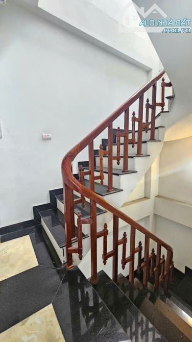 Bán nhà Thạch Bàn - 42m2 - Cách ô tô 5m - 5.8 tỷ - Gần hồ - 4