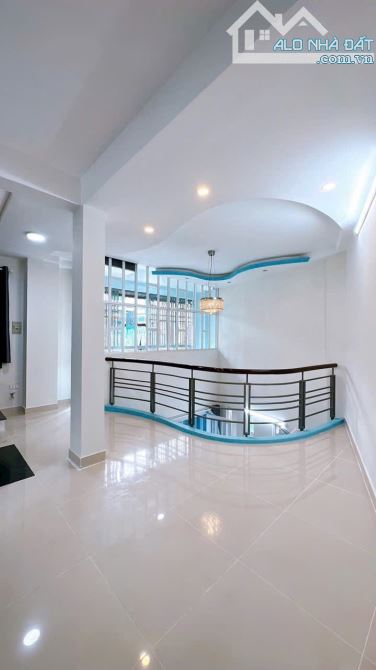 NHÀ BAN Q4 KHU DÂN CƯ 5 TẤM ĐÚC BTCT CÁCH MT 50M GIÁ 5TỈ TÍ SỔ RIÊNG HẺM 3 GÁC THÔNG - 4