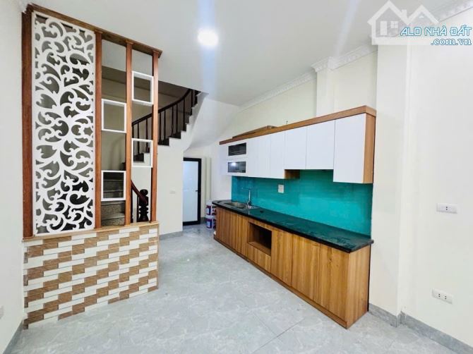 Nhà Đẹp 5 Tầng Gần Phố – Giá Tốt 🔥 Bán nhà mới Hồ Tùng Mậu – gần Cầu Giấy 📐 36m² | 5 tần - 5