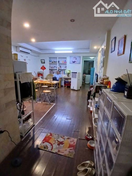 ❇️BÁN CĂN HỘ TẬP THỂ TẦNG 4 PHỐ NGỌC KHÁNH - BA ĐÌNH 83 M2, 3 PHÒNG NGỦ, 1 VS GIÁ RẺ. - 5