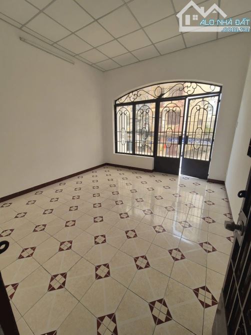 MT nguyễn quý anh. DT: 4x12m nhà 1 lầu. vị trí kinh doanh đông đúc. - 5