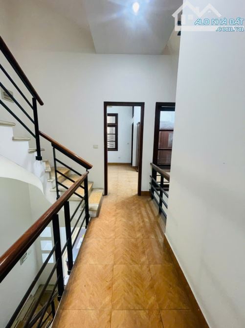 Nhà mặt phố Xuân Quỳnh - phường Yên Hòa, HN. Diện tích 95m2 x 5 tầng, Mt 5m, đường 12m - 3