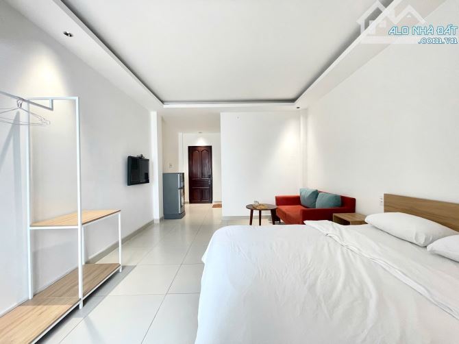 CĂN STUDIO FULL NỘI THẤT BAN CÔNG CỰC RỘNG 40M2 Ở QUẬN 1 - 5