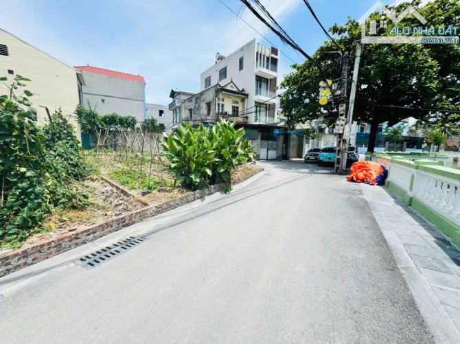 LÔ ĐẤT VÀNG – VIEW HỒ TRUNG TÂM VIỆT HÙNG 💥 📍 Ngay chợ, gần trường, sát trục chính 📐 Di - 5