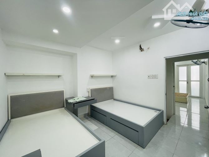 Bán nhà Nguyễn Cư Trinh Quận 1- Gần 30m2- 2PN- Gần hxh sát MT- Shr hoàn công đủ- 3 Tỷ x - 5
