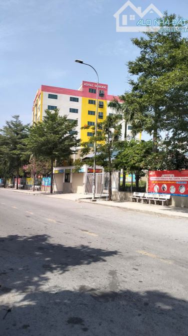DIỆN TÍCH KHỦNG, SÁT BX MIỀN TÂY, HẺM XE HƠI 8M THÔNG, NGANG 5.7MX30M, 3 TẦNG, CHỈ 9 TỶ X - 5