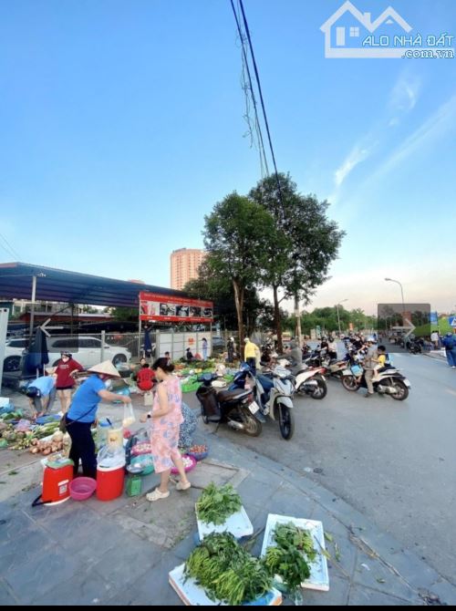 Bán nhà Long Biên thang máy ô tô tránh view triệu đô - 5