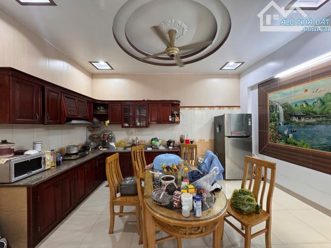 Cần bán nhà 4 tầng độc lập tại đường Chợ Hàng – Giá siêu tốt - 5