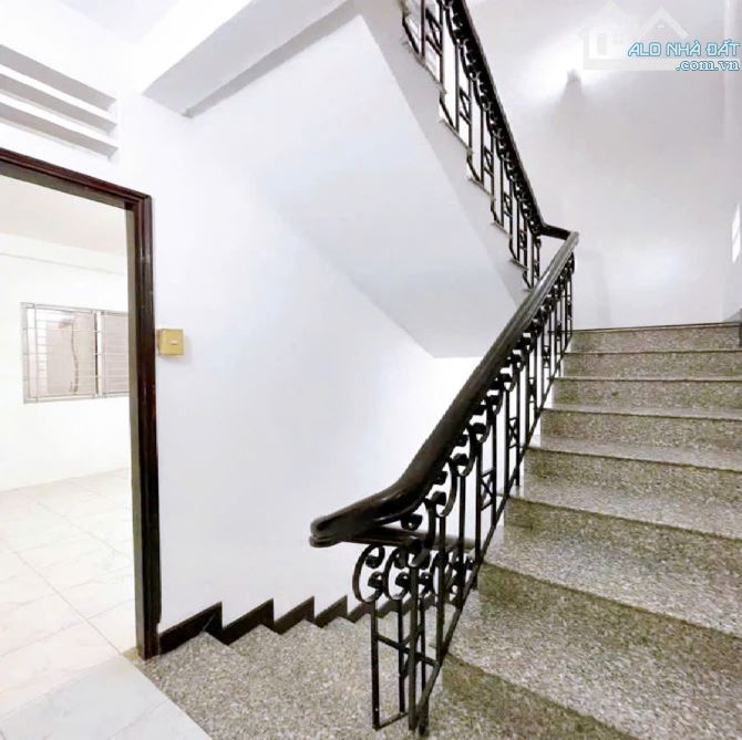 Nhà khu Vip QUẬN PHÚ NHUẬN - Mặt tiền Trần Hữu Trang - 4.6 x 14 m -5 Tầng - 13.5 tỷ - 5