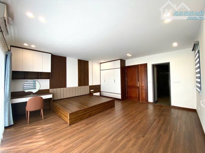 PHỐ CHÍNH VIỆT HƯNG - 6 TẦNG THANG MÁY - FULL NỘI THẤT SANG TRỌNG - Ô TÔ NGỦ TRONG NHÀ - 5