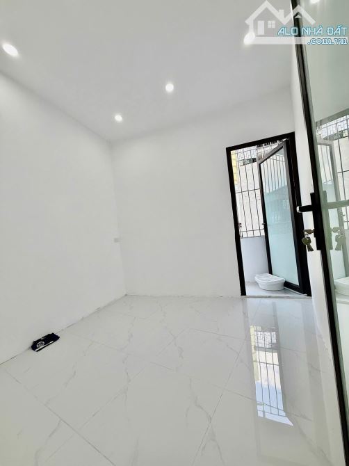 BÁN NHÀ NGUYỄN CAO HAI BÀ TRƯNG 18M  5 TẦNG GIÁ CHÀO 4,3 TY , CÓ SỔ ,NGÕ RỘNG - 5