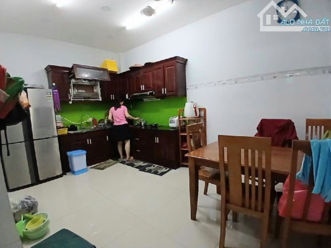 Nhà 3 tầng, 95m2, Trung tâm Phước Long B, Quận 9 - 6