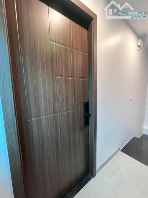 9 tầng toà xây mới, hầm ngõ Nguyễn Khang, oto vào nhà, Văn phòng CTY, 75m2. Giá 35 tỷ - 6