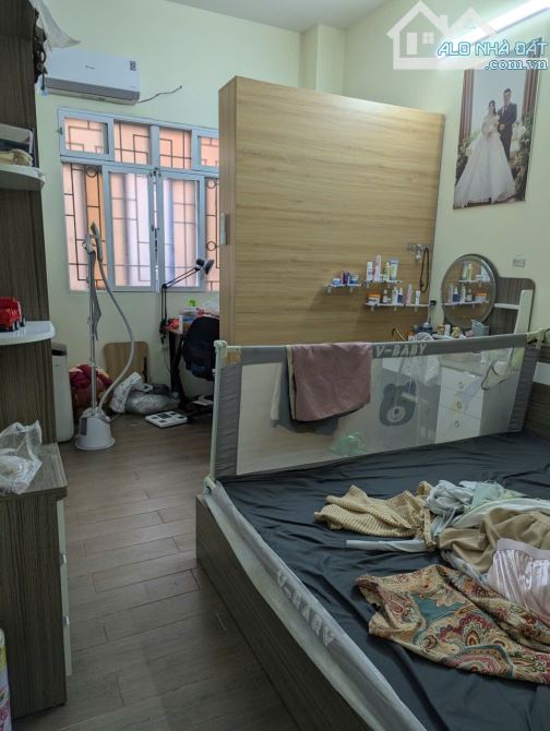 Bán căn hộ chung cư cầu bươu 140m2. 3 phòng ngủ. Kinh doanh. Ô tô đỗ cửa. 13 tỷ - 6