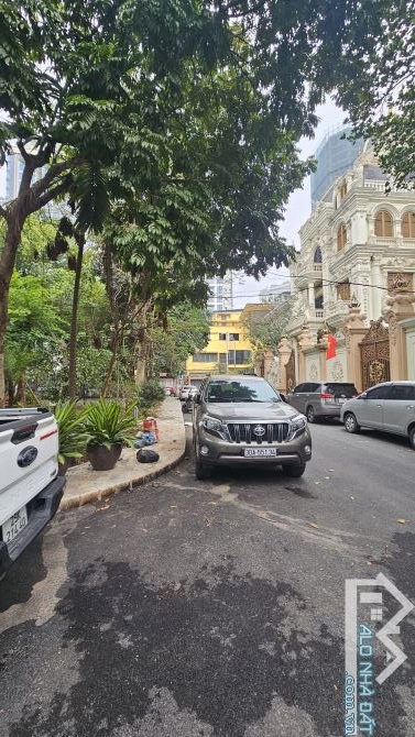 Bán biệt thự Tây Hồ khu Vườn Đào cực Vip 290m x 4 tầng, mặt tiền 16m có hầm. Giá 150 tỷ - 6