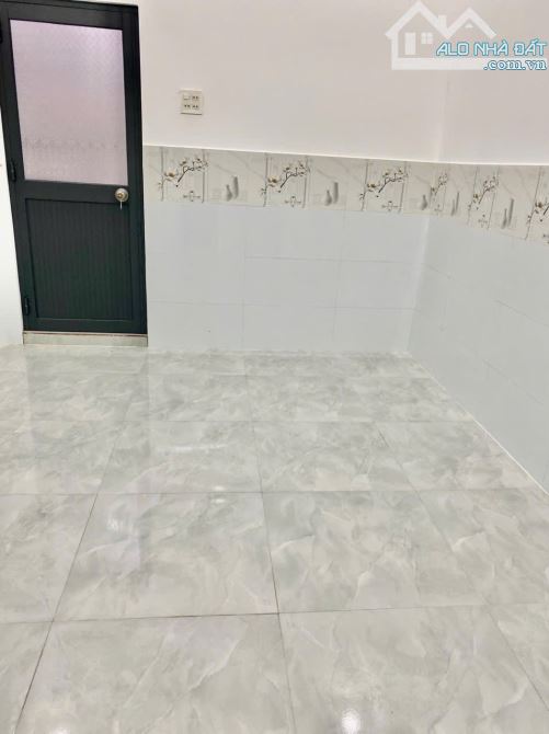 NHÀ TRỆT LỚN CÓ SÂN RỘNG RÃI, NHÀ XE Ô TÔ MT Đ.NGUYỄN CHÍ THANH- GẦN KCN TRÀ NÓC - 6