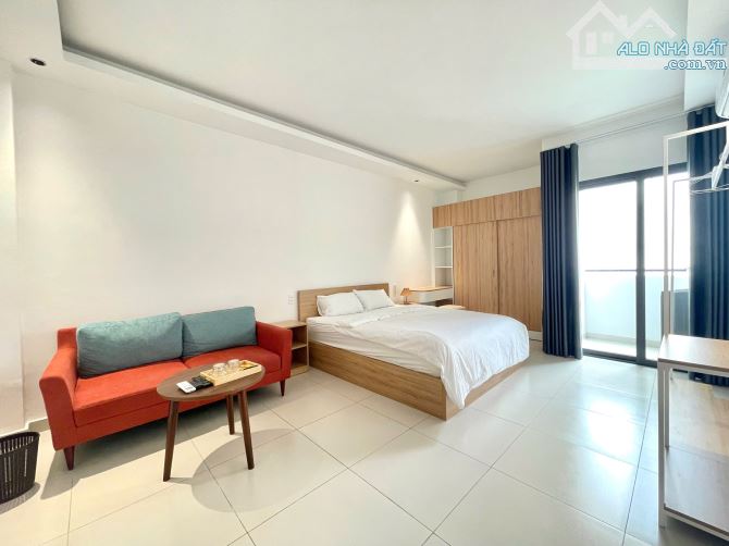 CĂN STUDIO FULL NỘI THẤT BAN CÔNG CỰC RỘNG 40M2 Ở QUẬN 1 - 6