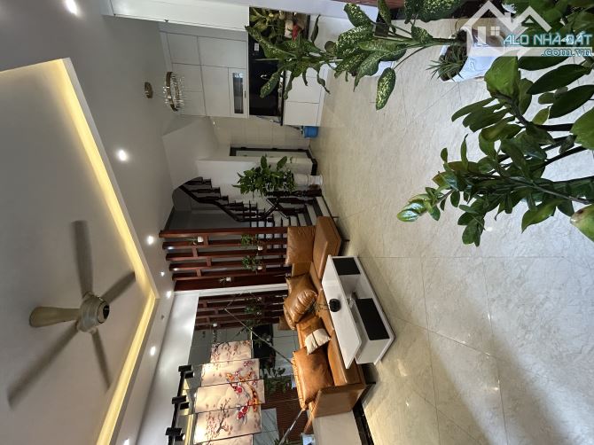 HOA LÂM PHỐ - TT VIỆT HƯNG - 6  TẦNG DÂN XÂY - WIEW ĐẸP -THOÁNG - NGÕ NÔNG - Ô TÔ ĐỖ CỔNG - 6