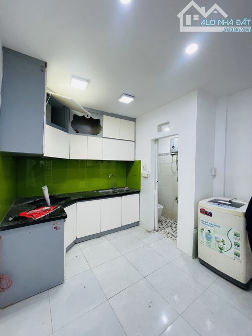 Bán nhà Nguyễn Cư Trinh Quận 1- Gần 30m2- 2PN- Gần hxh sát MT- Shr hoàn công đủ- 3 Tỷ x - 6