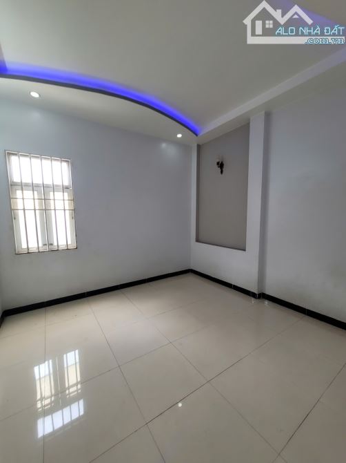 Bán nhà 1 trệt 2 lầu KDC gần TT Y Tế Dĩ An p.Tân Đông Hiệp Tp.Dĩ An chỉ 4ty500 TL M7495 - 6