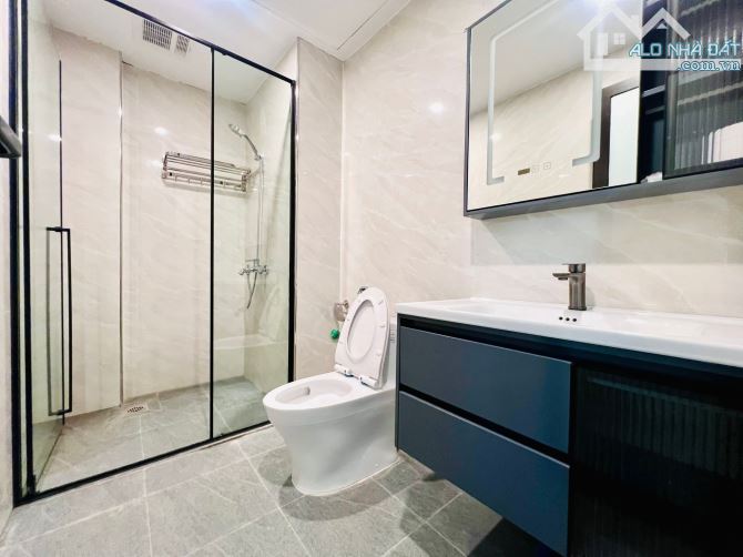9 tầng toà xây mới, hầm ngõ Nguyễn Khang, oto vào nhà, Văn phòng CTY, 75m2. Giá 35 tỷ - 7