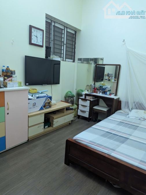 Bán căn hộ chung cư cầu bươu 140m2. 3 phòng ngủ. Kinh doanh. Ô tô đỗ cửa. 13 tỷ - 7