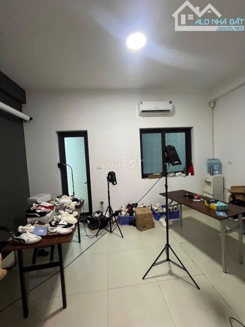 Cho thuê nhà liền kề KĐT Nghĩa Đô. Diện tích 70m2 x 4,5 tầng mặt tiền 5m, đường 10m - 7