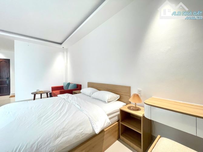 CĂN STUDIO FULL NỘI THẤT BAN CÔNG CỰC RỘNG 40M2 Ở QUẬN 1 - 7