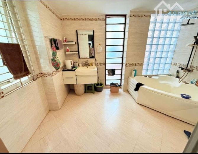 Bán nhà biệt thự phố Võ Thị Sáu, DT 110 m2, MT 8 m, sát hồ - 7