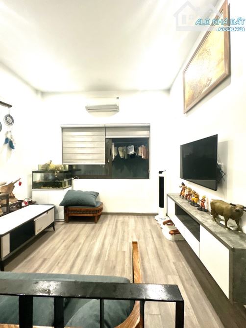 Bán nhà riêng tại Linh Đàm, 50m, 5 tầng, ô tô đỗ cửa. 14 tỷ - 7
