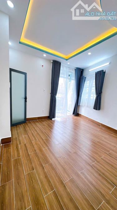 NHÀ BAN Q4 KHU DÂN CƯ 5 TẤM ĐÚC BTCT CÁCH MT 50M GIÁ 5TỈ TÍ SỔ RIÊNG HẺM 3 GÁC THÔNG - 7