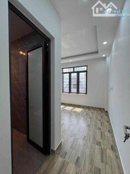 Bán nhà 3 tầng mới tinh, hướng Đông Nam ngõ chợ 208 Nguyễn Trung Thành, Hùng Vương, HB - 8
