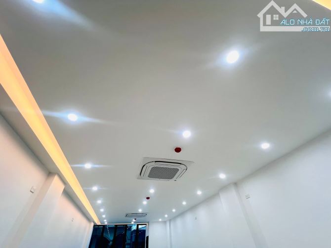 9 tầng toà xây mới, hầm ngõ Nguyễn Khang, oto vào nhà, Văn phòng CTY, 75m2. Giá 35 tỷ - 8