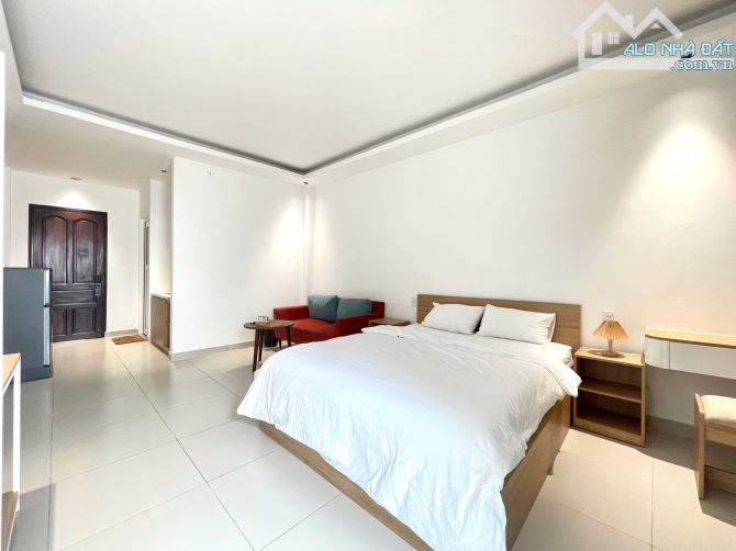 CĂN STUDIO FULL NỘI THẤT BAN CÔNG CỰC RỘNG 40M2 Ở QUẬN 1 - 8