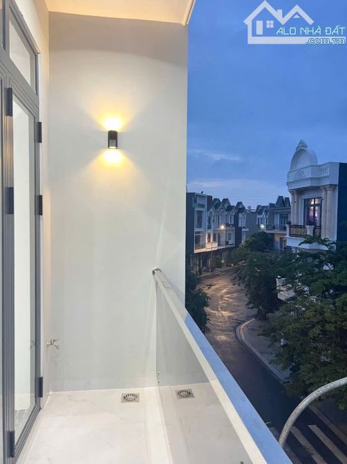 Nhà khu An Phú 1, 105m2 (ngang 5m) 1 trệt 2 lầu 4PN full nội thất, 2508 An Phú, Thuận An - 8