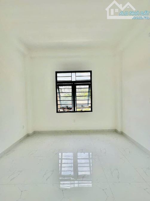 TOÀ CHDV NGAY TRƯỜNG HỌC TÂN TRỤ - GẦN SÂN BAY - NGANG HIẾM 8M - GIÁ HƠN 12 TỶ - 8