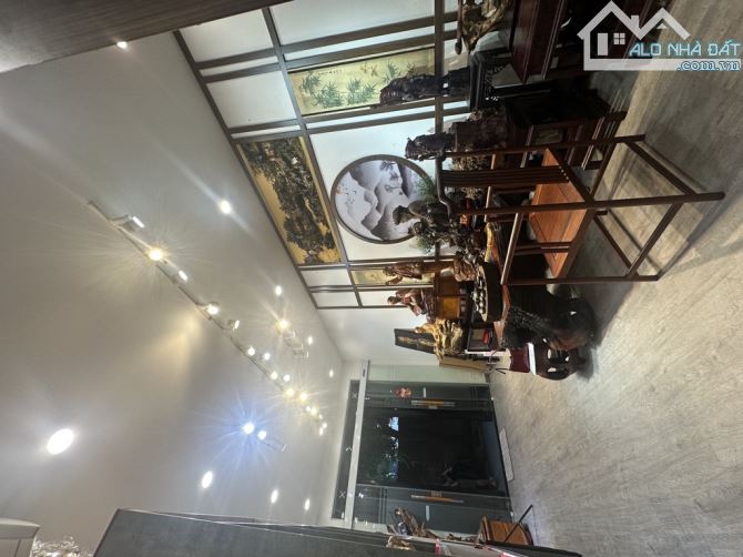 Bán nhà riêng tại Linh Đàm, 50m, 5 tầng, ô tô đỗ cửa. 14 tỷ - 8