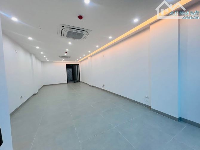 9 tầng toà xây mới, hầm ngõ Nguyễn Khang, oto vào nhà, Văn phòng CTY, 75m2. Giá 35 tỷ - 9