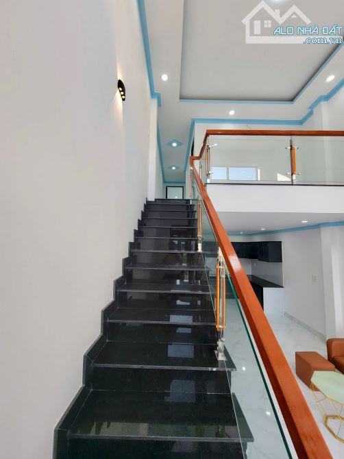 Bán nhà mới xây gần KCN  Giang Điền , GĐ 6 người ở thoải mái , DT nhà lớn 172.6m2 ,CC ngay - 9