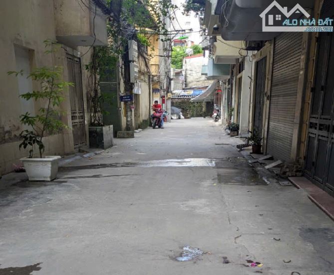 Bán ngay nhà Dương Quảng Hàm, Cầu Giấy, ô tô đỗ cổng, nhà ngõ riêng , an ninh, giá 11.5 tỷ - 9