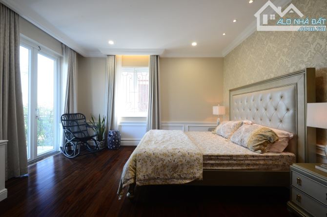 Biệt thự đẹp mặt tiền khu Lê Minh Xuân P.7 Q. Tân Bình, DT: 8 x 27m, hầm 3 lầu giá 42.5 tỷ