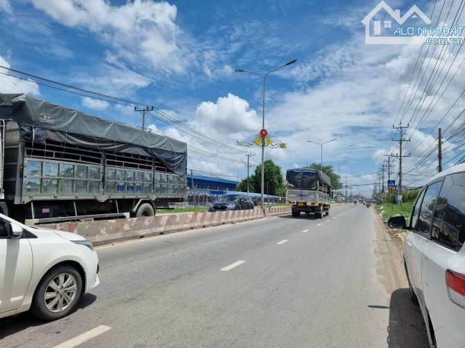 bán đất mặt tiền Tỉnh Lộ 10, dt 87x147m(12800m2), xã Đức Hòa Đông, Đức Hòa, Long An.