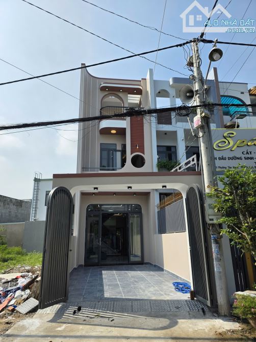 3Tỷ850__101m2__Nhà Mới Hoàn Công, giáp ranh Dĩ An__có Sân Xe Hơi, gần Bùi Hữu Nghĩa 300m