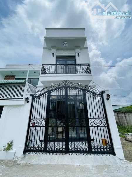 Nhà mới xây dựng tân cổ điển P2, Mỹ Tho, Tiền Giang